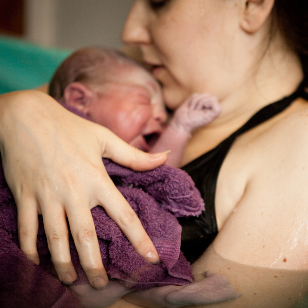 Ultimate Guide to Water Birth: Benefits, Risks & Tips